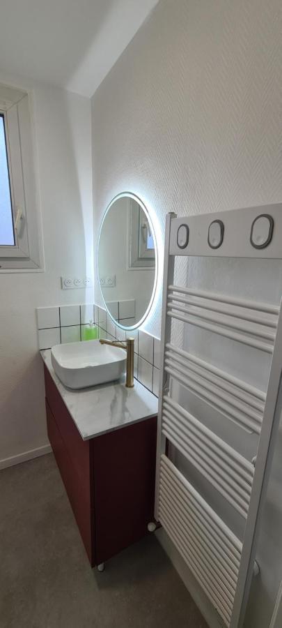 Private Room In Shared Apartment III Beauvais Bagian luar foto