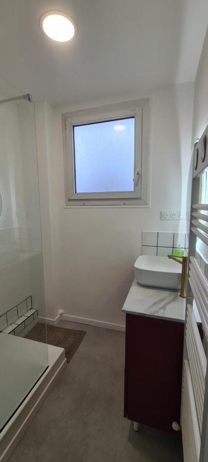Private Room In Shared Apartment III Beauvais Bagian luar foto
