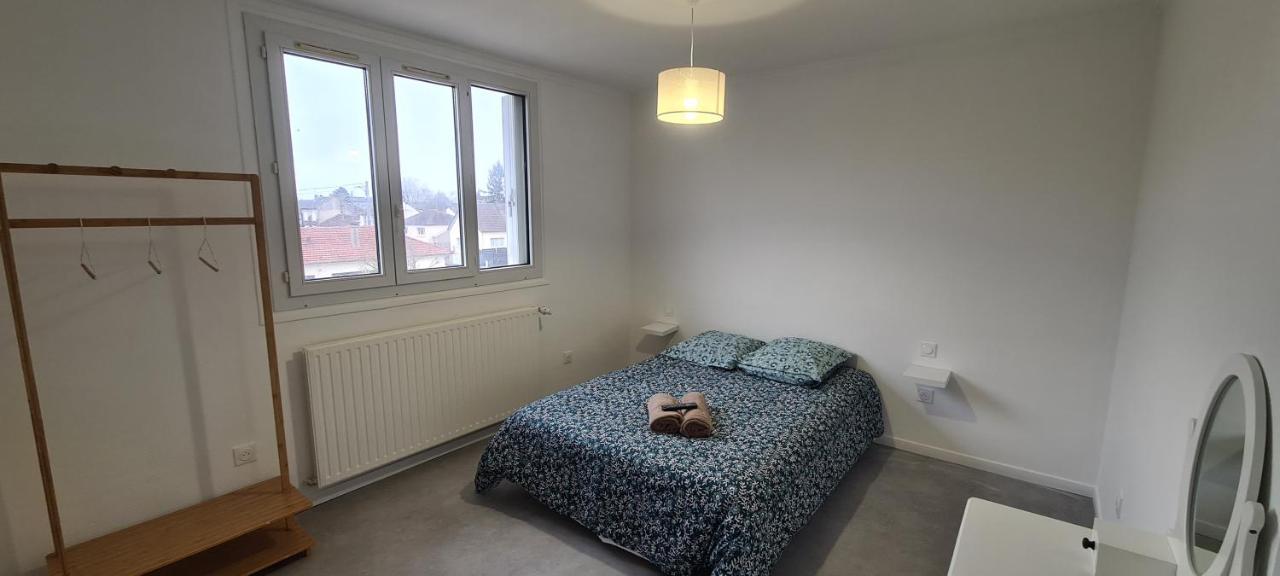 Private Room In Shared Apartment III Beauvais Bagian luar foto